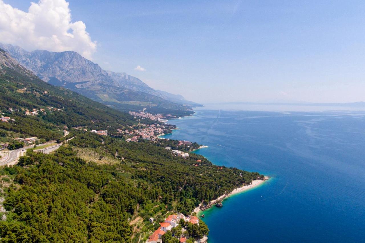 Apartments By The Sea Brela, Makarska - 16065 Exterior foto