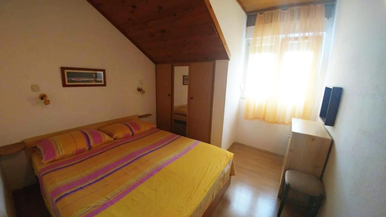 Apartments By The Sea Brela, Makarska - 16065 Exterior foto